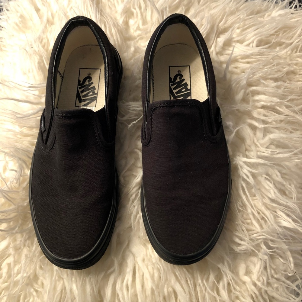 〰️Black slip on vans〰️
